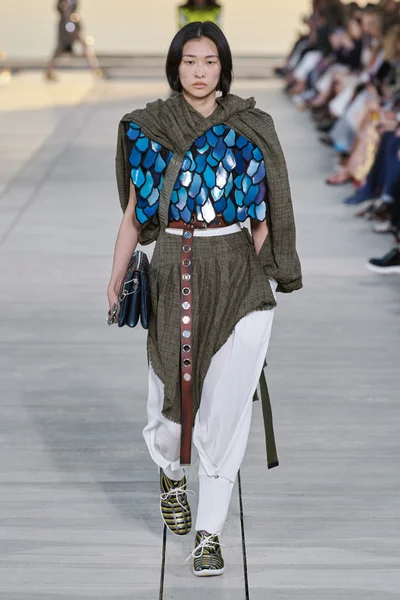 Look 7